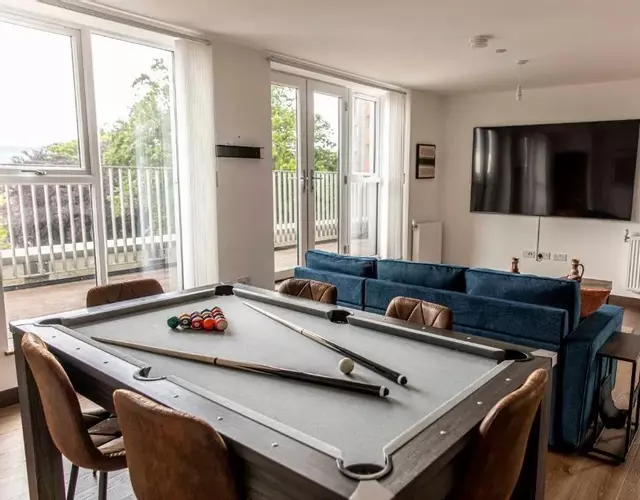 Maidstone Luxury Penthouse 3 bedroom apartment & parking