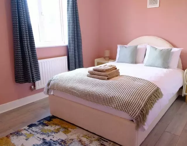 Haydon Stays Swindon 5bed Sleeps 9