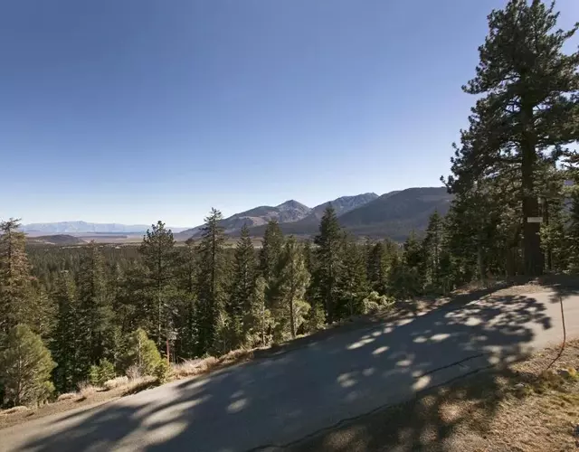 Mammoth Point by 101 Great Escapes