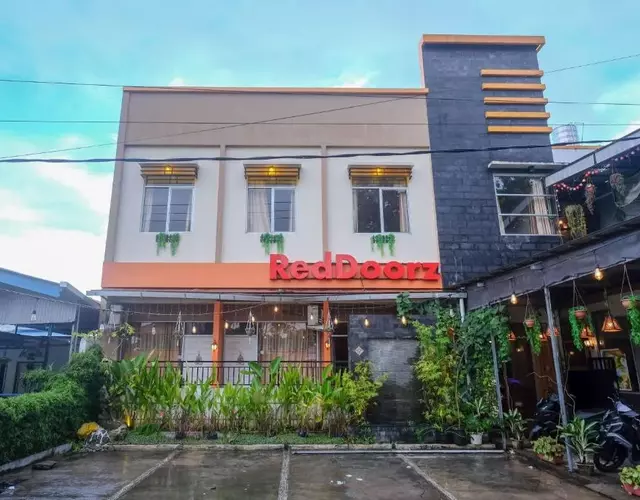 RedDoorz near Jalan Wolter Monginsidi Manado