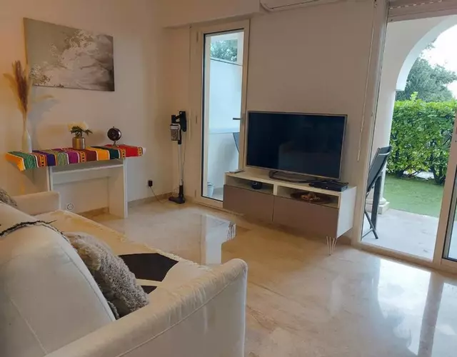 Bagatelle Studio 3étoiles rez de jardin Axelle LocAppart