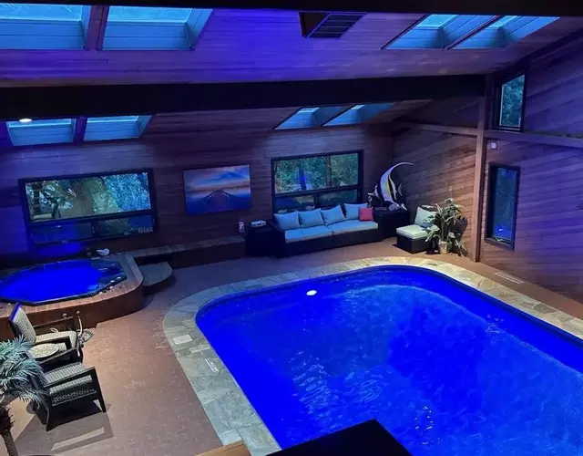 Indoor pool, hot tub, sauna!