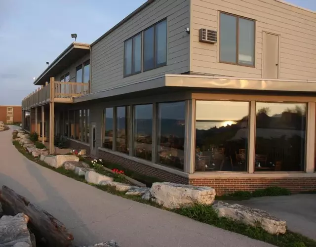 Lighthouse Inn - Two Rivers