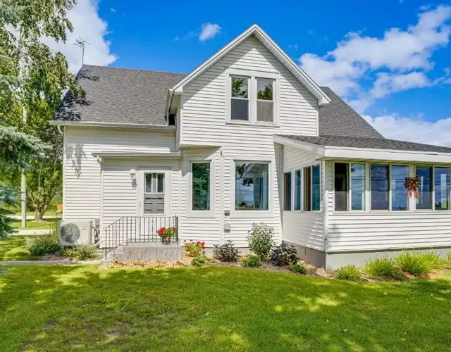 Two Rivers Thiede House - Walk to Lake Michigan!