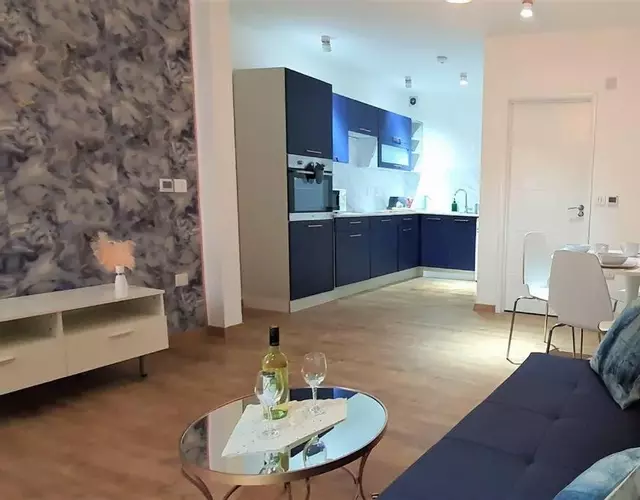 Glamour no2 Flat