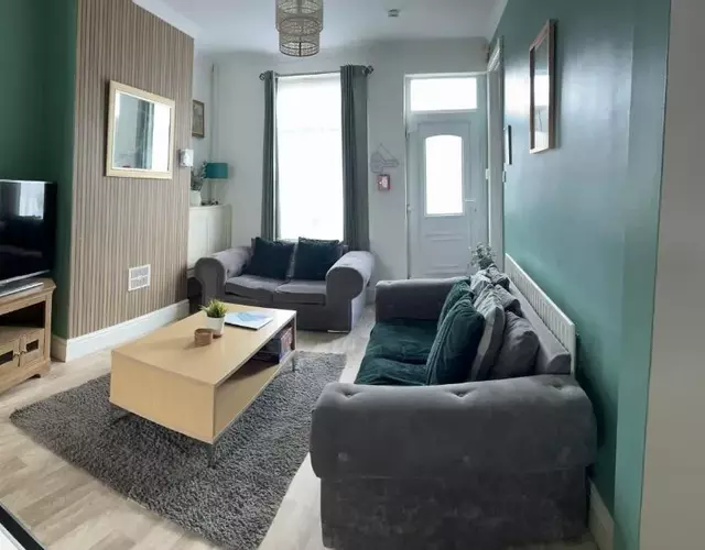 Selston House, 3 bedroom cosy cottage Home for up to 6 Guests, Cul-de-sac on Private road