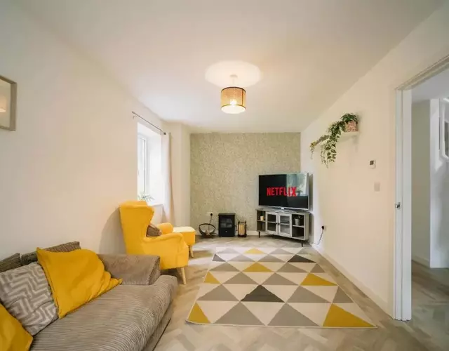 Spacious 4-Bed House Perfect for Long-Term Stays