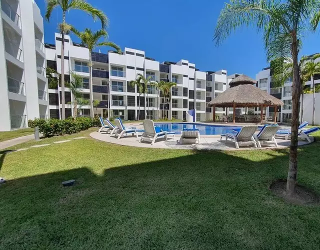 Departamento de lujo en Manzanillo, planta baja frente a la alberca