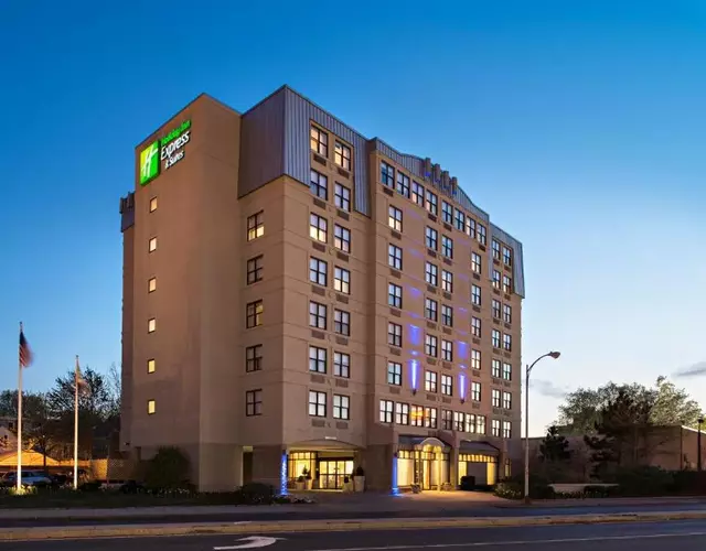 Holiday Inn Express & Suites Boston - Cambridge by IHG