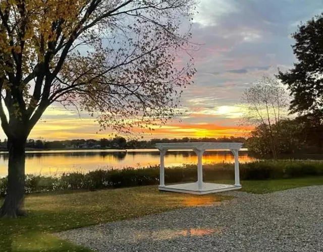 Lakeside Inn