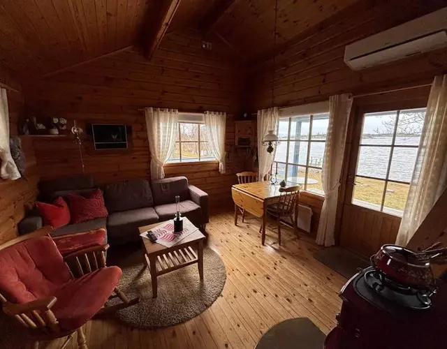 Cabin with an entire island to itself