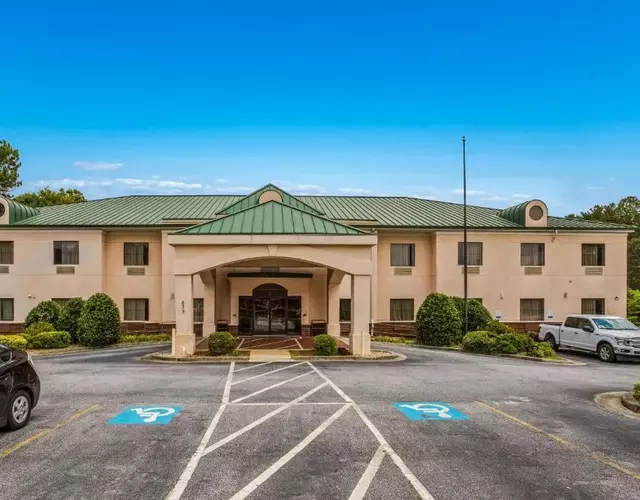 Econo Lodge Inn & Suites Marietta near Dobbins ARB