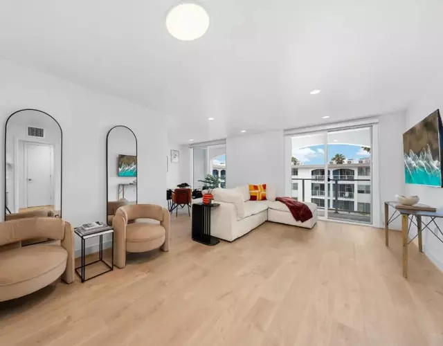 Elegant 1BR - Walk to Boats, Beach & Cafés