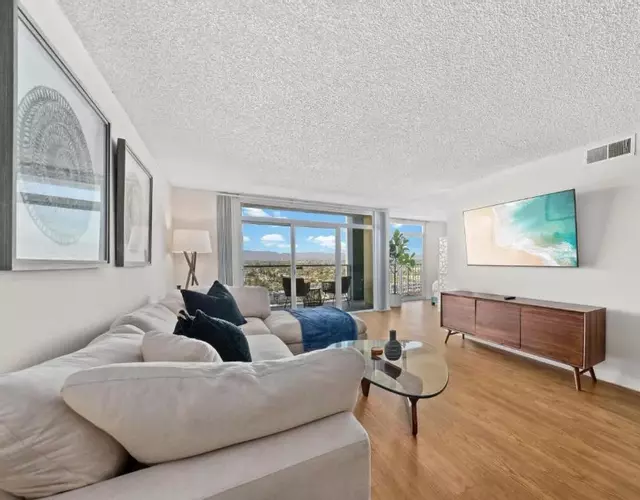 Garnet Glow Full Ocean and Venice Beach view 3BR