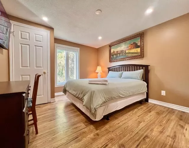 Cozy Home Near Transit & Hillcrest Mall with Free Parking