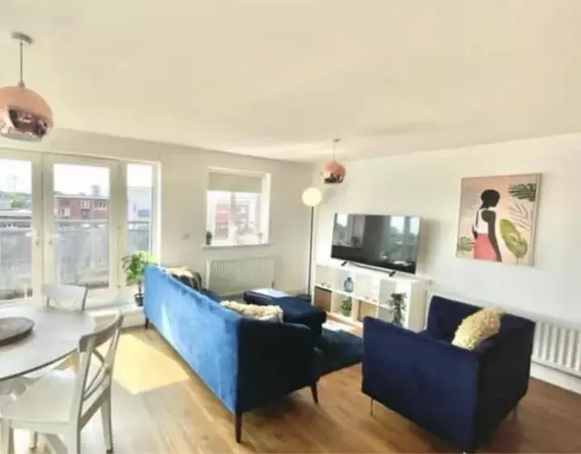 Maidenehad Spacious Spectacular and Modern 3 Bedroom 2 Bathroom Penthouse 14