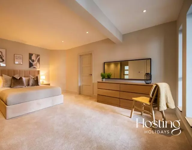 The Elizabeth Suite - 3 Bedroom With Parking