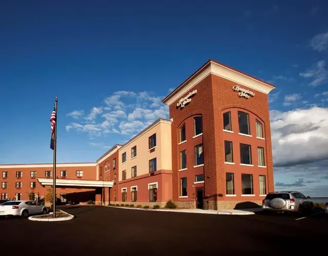 Hampton Inn Marquette-Waterfront