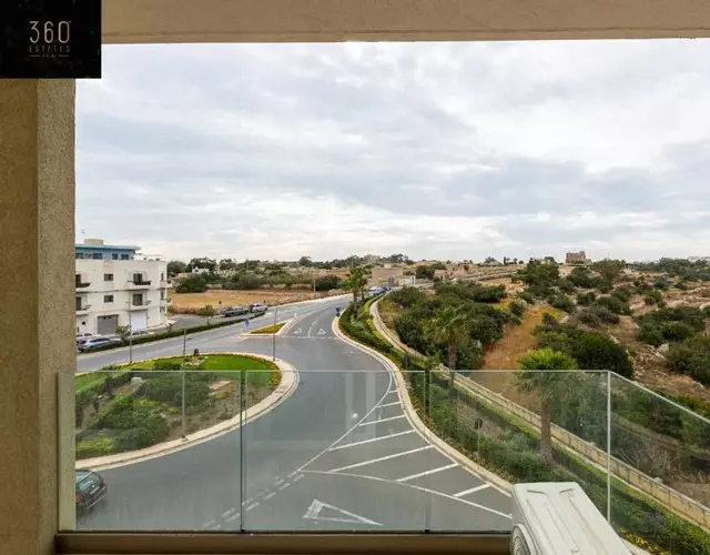 Beautiful 3BR home with private balcony with WIFI & AC by 360 Estates