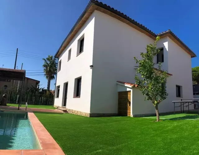 CASA CENTRO DEL PUEBLO CON PISCINA PRIVADA