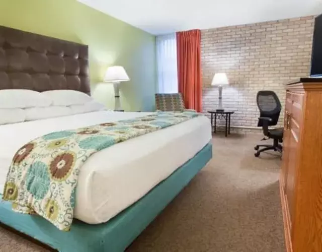 McAllen Plaza Hotel and Suites