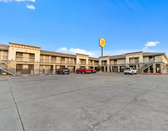 Super 8 by Wyndham McAllen-Downtown-Airport-LA Plaza Mall