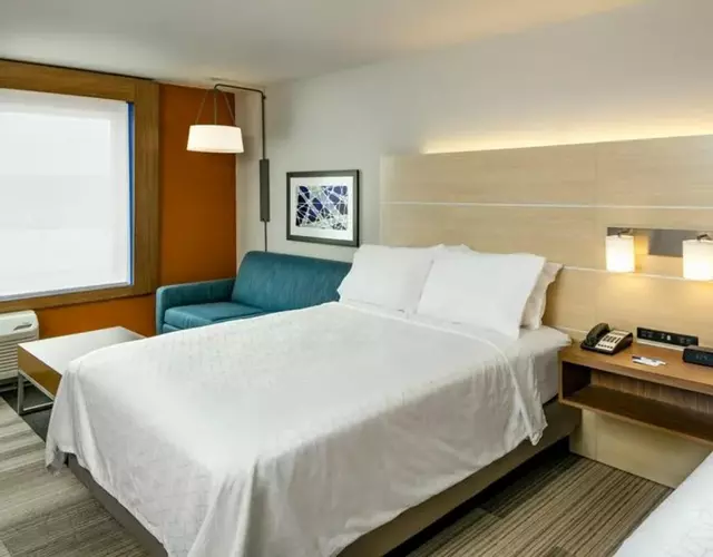 Holiday Inn Express & Suites - Medford by IHG