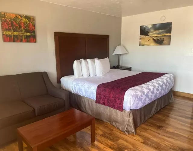 Red Carpet Inn Medford