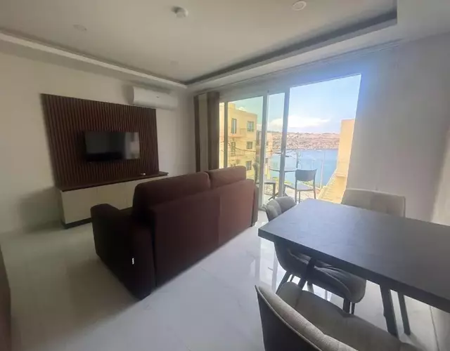 Stylish One-Bedroom Apartment with Balcony & Sea Views