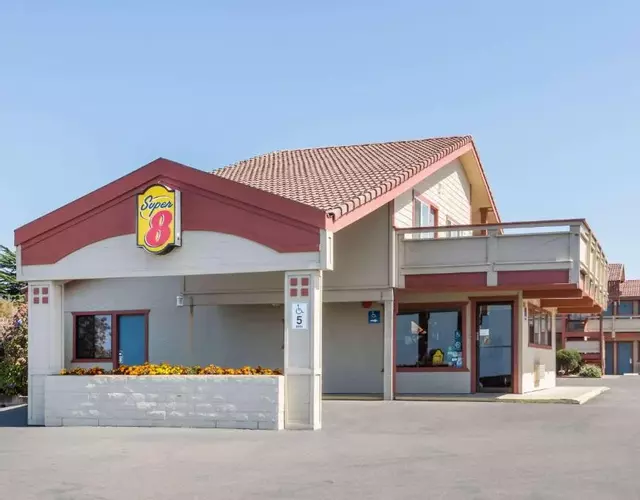 Super 8 by Wyndham Fort Bragg