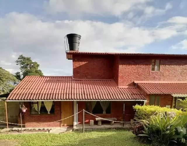 Alojamiento Campestre con jacuzzi y quebrada
