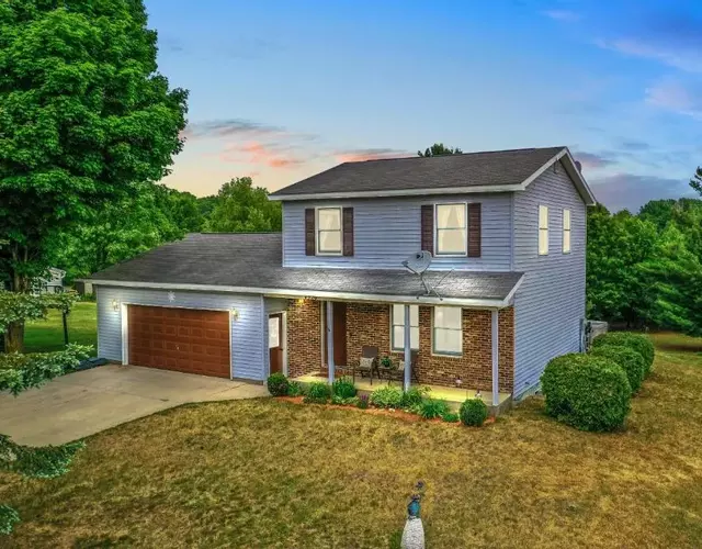 LONG LAKE RETREAT- Hot tub, Pool table, Firepit