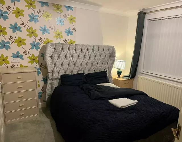 Jakes en suite room near James cook