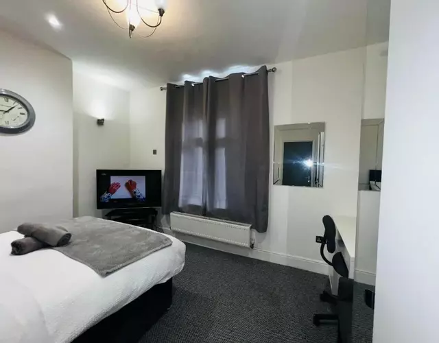 Large 'n' Bright Room