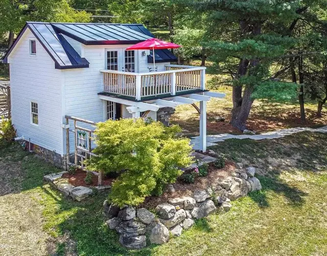 1786 Farm Cottage Honeymoon Suite Renovated 2022