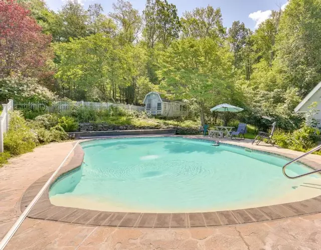 Sparrow Bush Retreat with Pool and Screened Porch