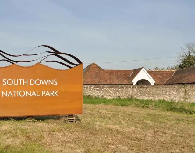 Chillout!! Sussex Flint Cottage- HotTub - Goodwood