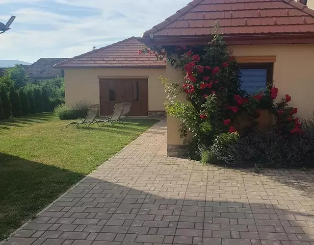 Cazare rustică la curte