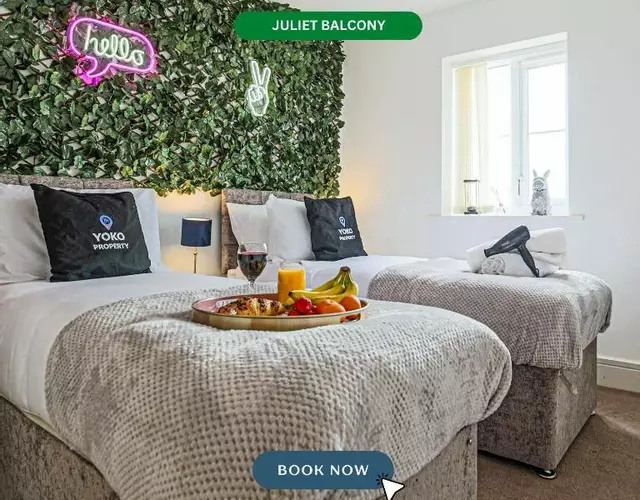 Stylish Apartment with Self-Check-In, Juliet Balcony, Fast WIFI, Smart TVs and Free Parking by Yoko Property