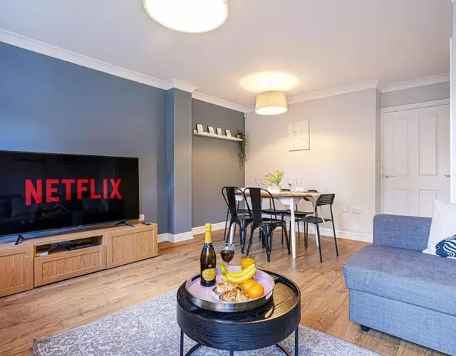 Comfy Central MK House Free Parking Fast Wifi