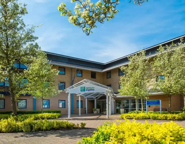 Holiday Inn Express Milton Keynes by IHG
