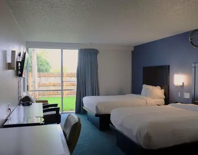 Travelodge by Wyndham Milwaukee