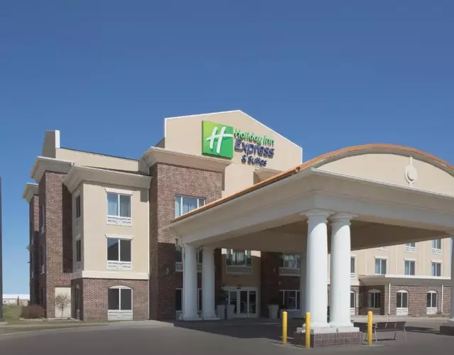 Holiday Inn Express Hotel & Suites Minot South by IHG
