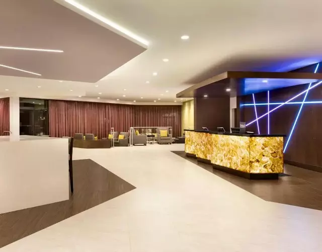DoubleTree by Hilton Hotel Toronto Airport West