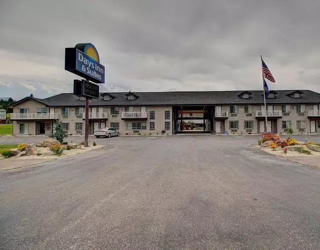Days Inn & Suites by Wyndham Lolo