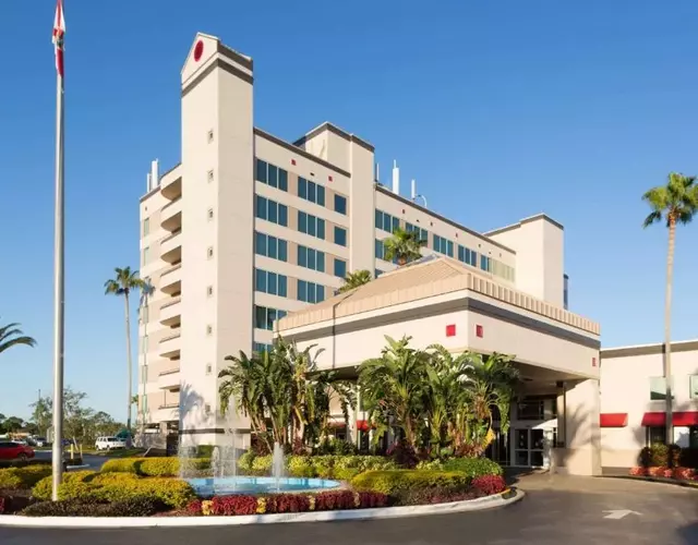 Ramada by Wyndham Kissimmee Gateway - Free Theme Park Shuttle