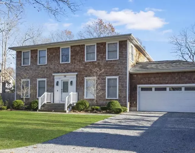 East Hampton Retreat: Heated Pool, BBQ,Home Office