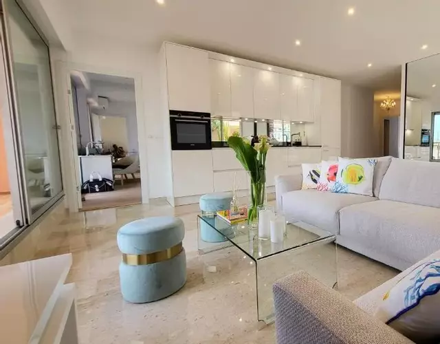 PENTHOUSE MAJESTIC, MC, Bnbrickeys