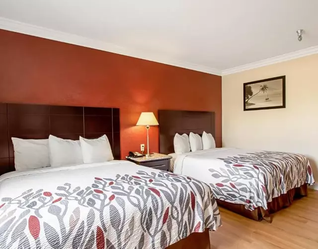 Red Roof Inn & Suites Monterey