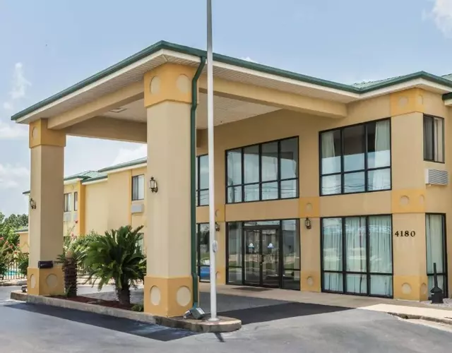 Days Inn by Wyndham Montgomery